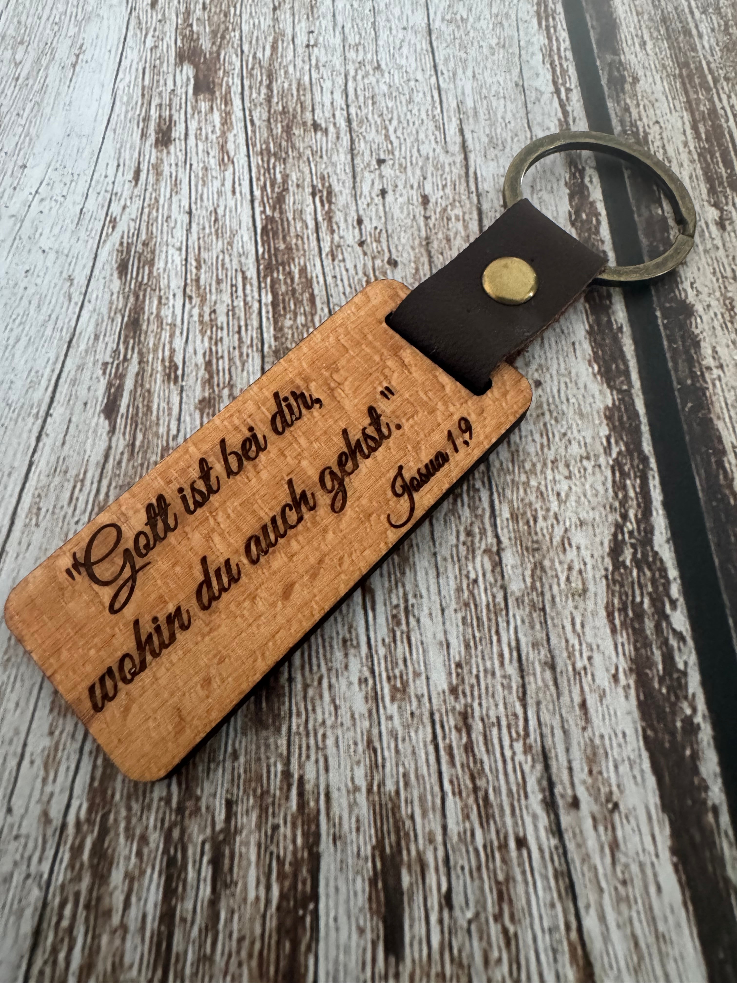 Personalisierter Schlüsselanhänger Holz mit Gravur