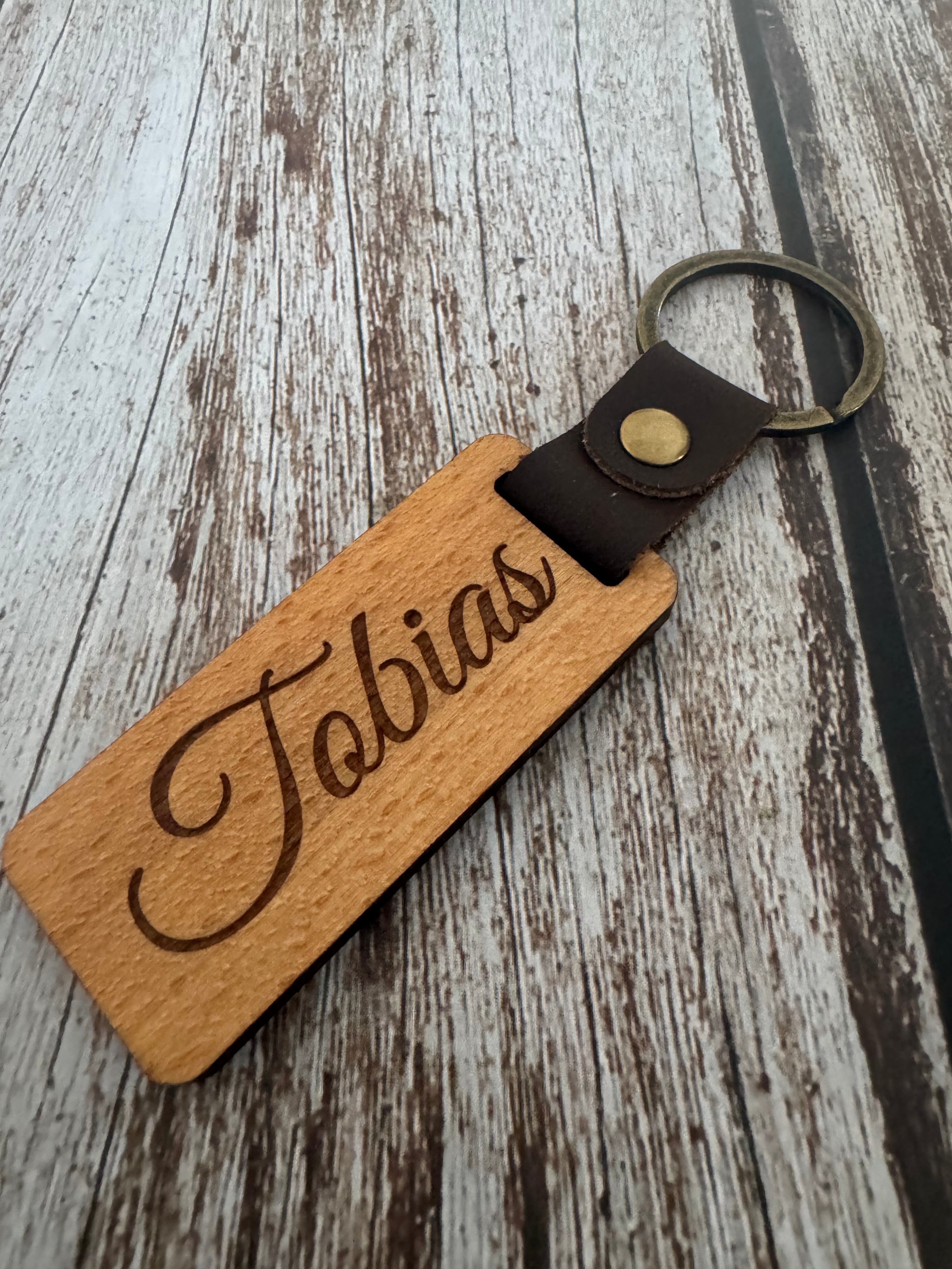 Personalisierter Schlüsselanhänger Holz mit Gravur